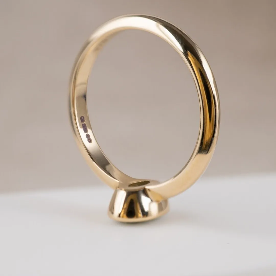 /public/photos/live/green oval cut ring (2).webp